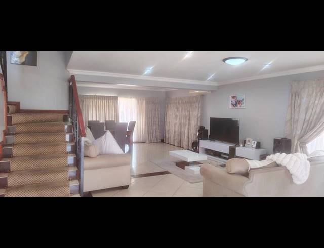 4 BEDROOM HOUSE FOR SALE IN WILLOWBROOK